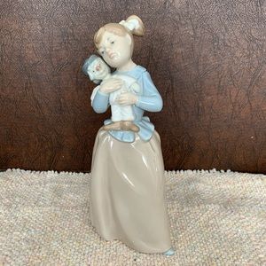 Llardo figurine